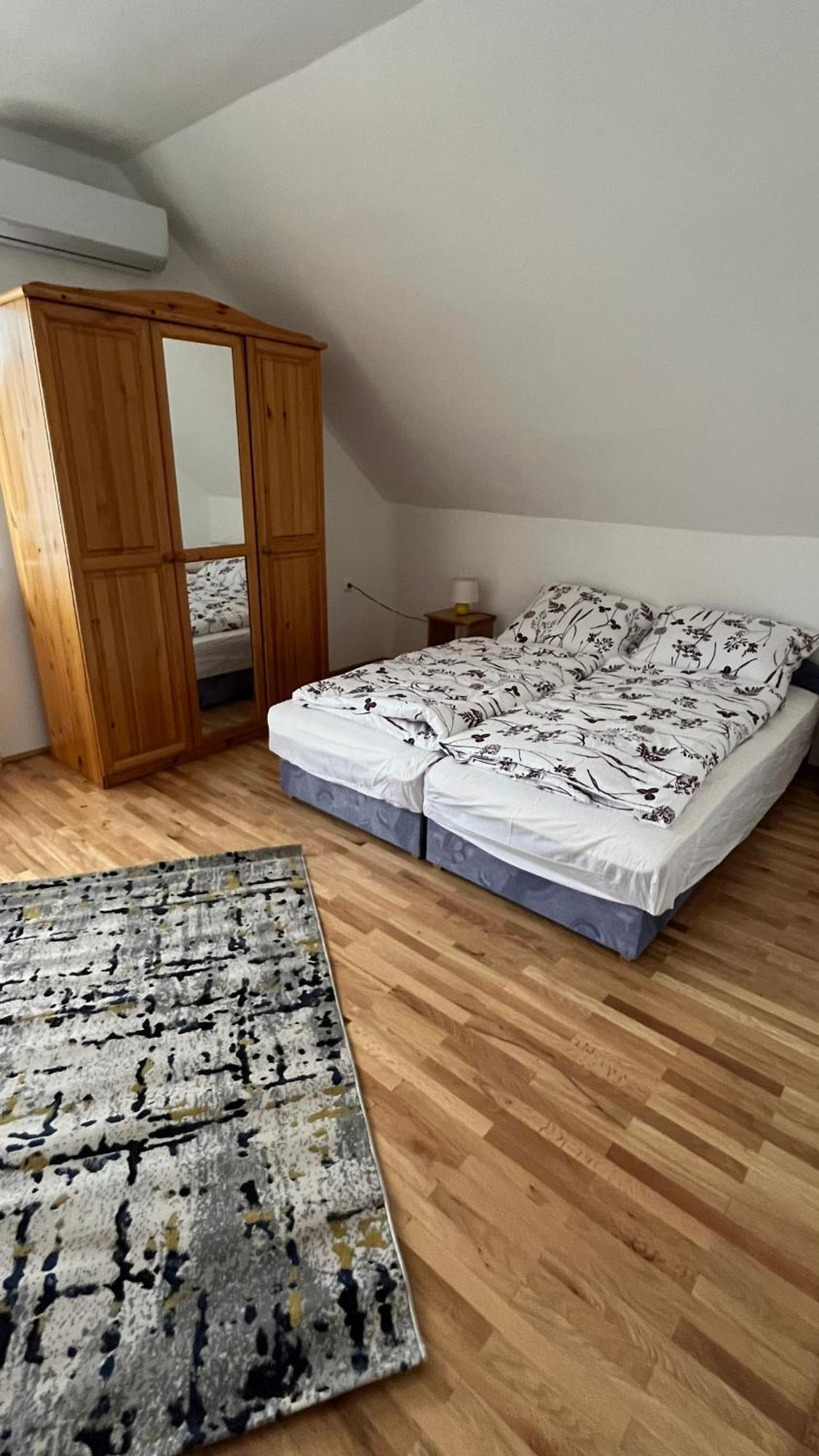 Boezsi Apartman Sárvár Exterior foto