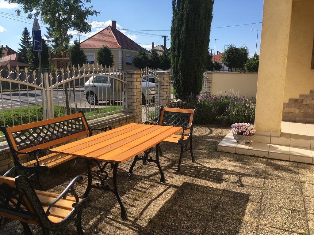 Boezsi Apartman Sárvár Exterior foto